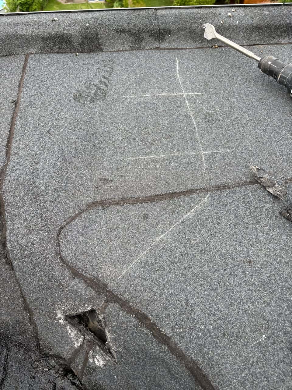 Inkappen beton en plaatsen nieuwe tapafvoer in plat dak