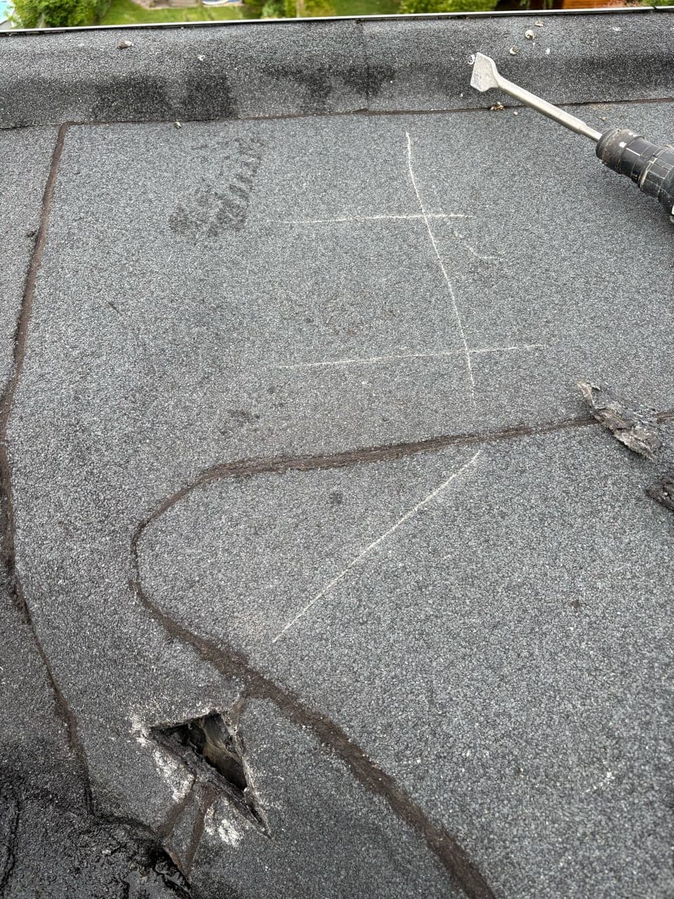 Inkappen beton en plaatsen nieuwe tapafvoer in plat dak